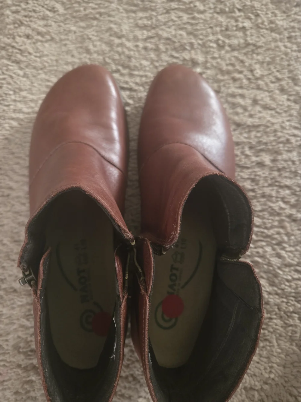 Naot smooth chestnut